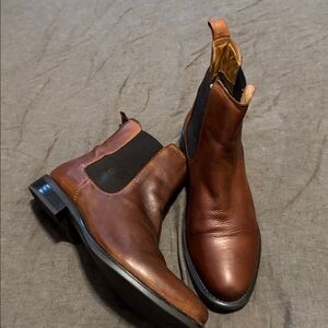 Floyd Leather Chelsea Boots